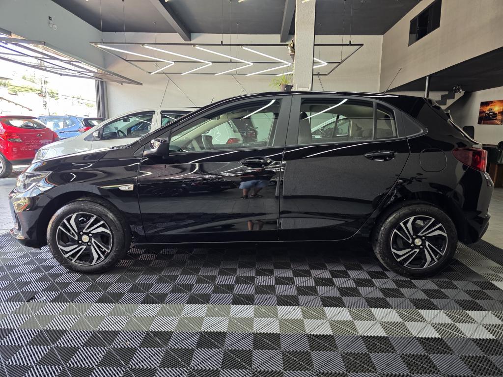 CHEVROLET Onix Hatch - Foto