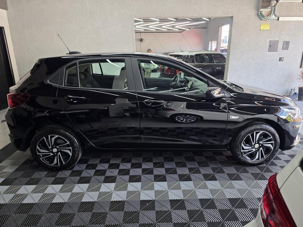 CHEVROLET Onix Hatch - Foto