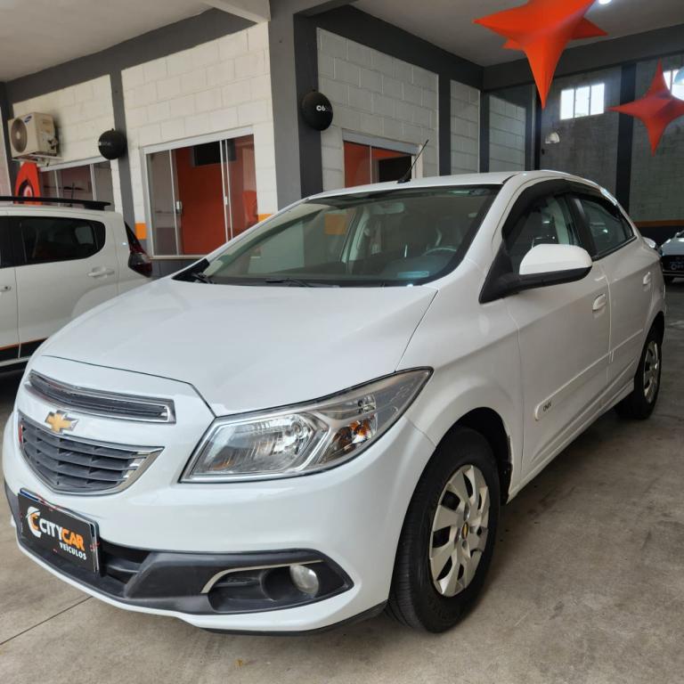 CHEVROLET Onix Hatch - Foto