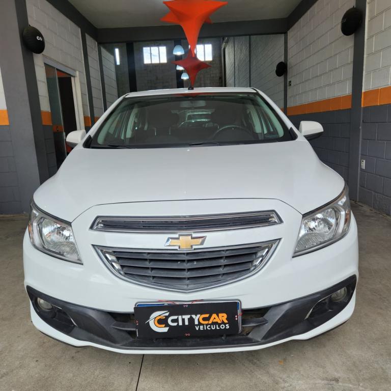 CHEVROLET Onix Hatch - Foto