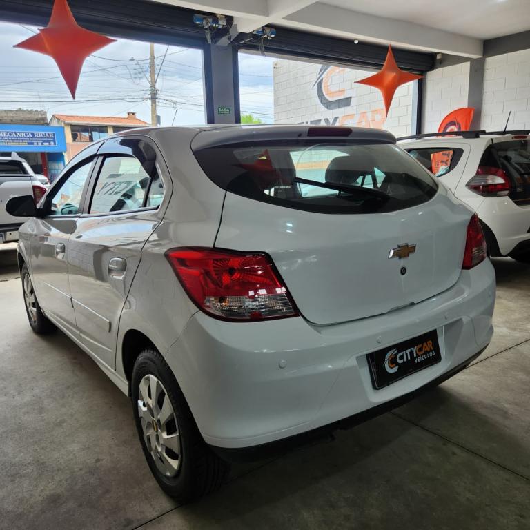 CHEVROLET Onix Hatch - Foto