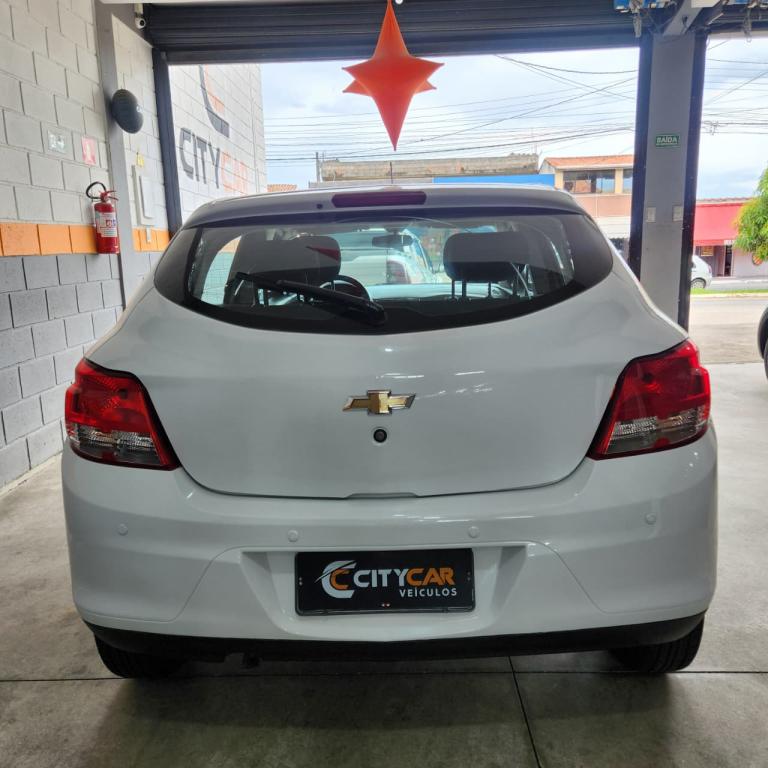 CHEVROLET Onix Hatch - Foto