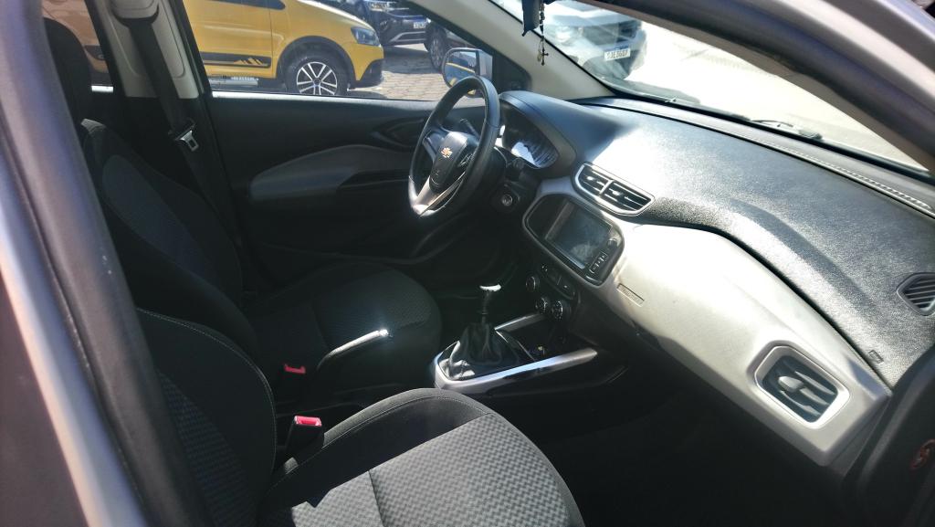 CHEVROLET Onix Hatch - Foto