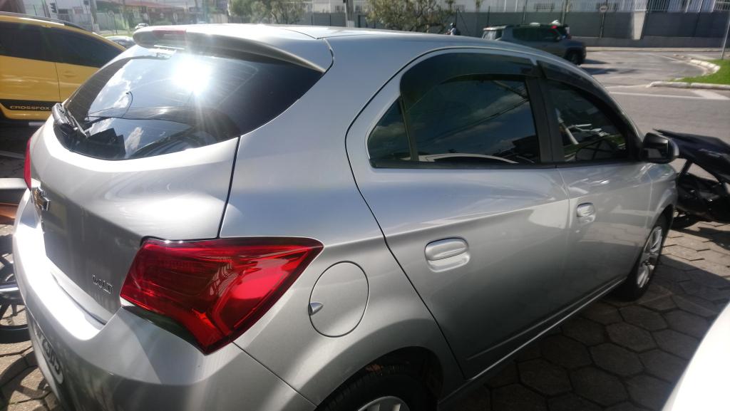 CHEVROLET Onix Hatch - Foto