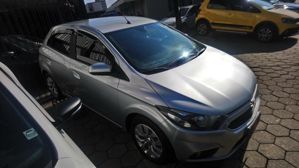 CHEVROLET Onix Hatch - Foto