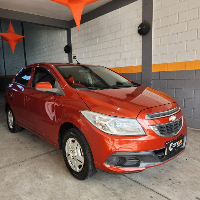 CHEVROLET Onix Hatch - Foto