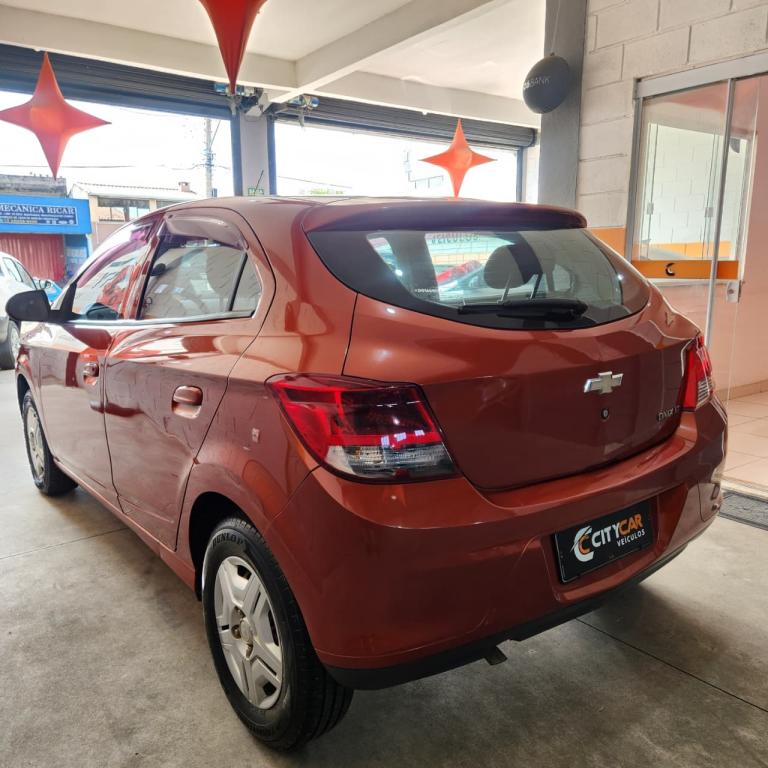 CHEVROLET Onix Hatch - Foto