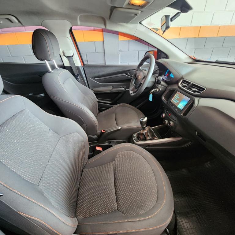 CHEVROLET Onix Hatch - Foto