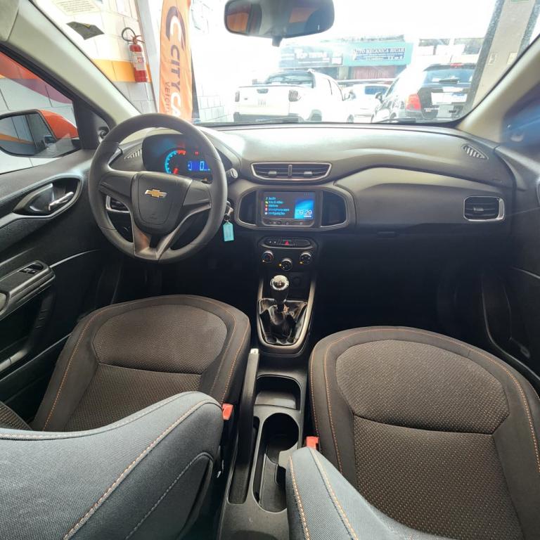 CHEVROLET Onix Hatch - Foto