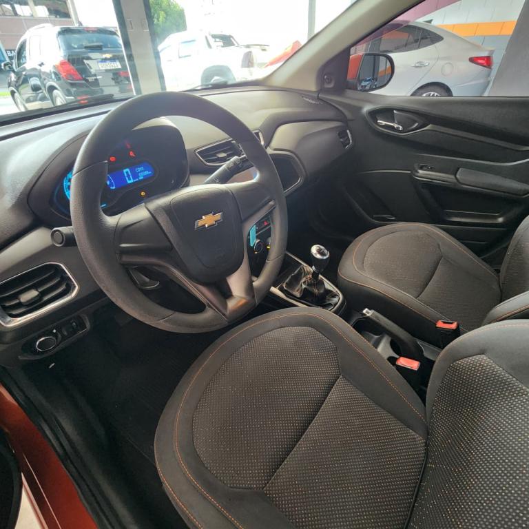 CHEVROLET Onix Hatch - Foto