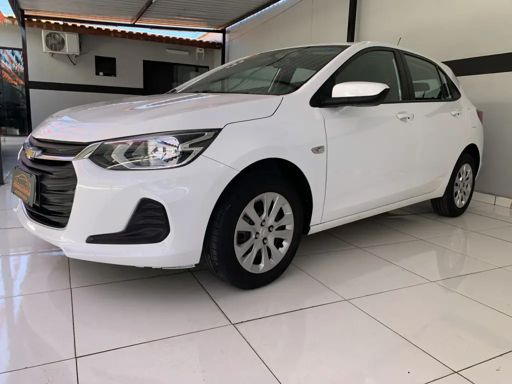 CHEVROLET Onix Hatch - Foto