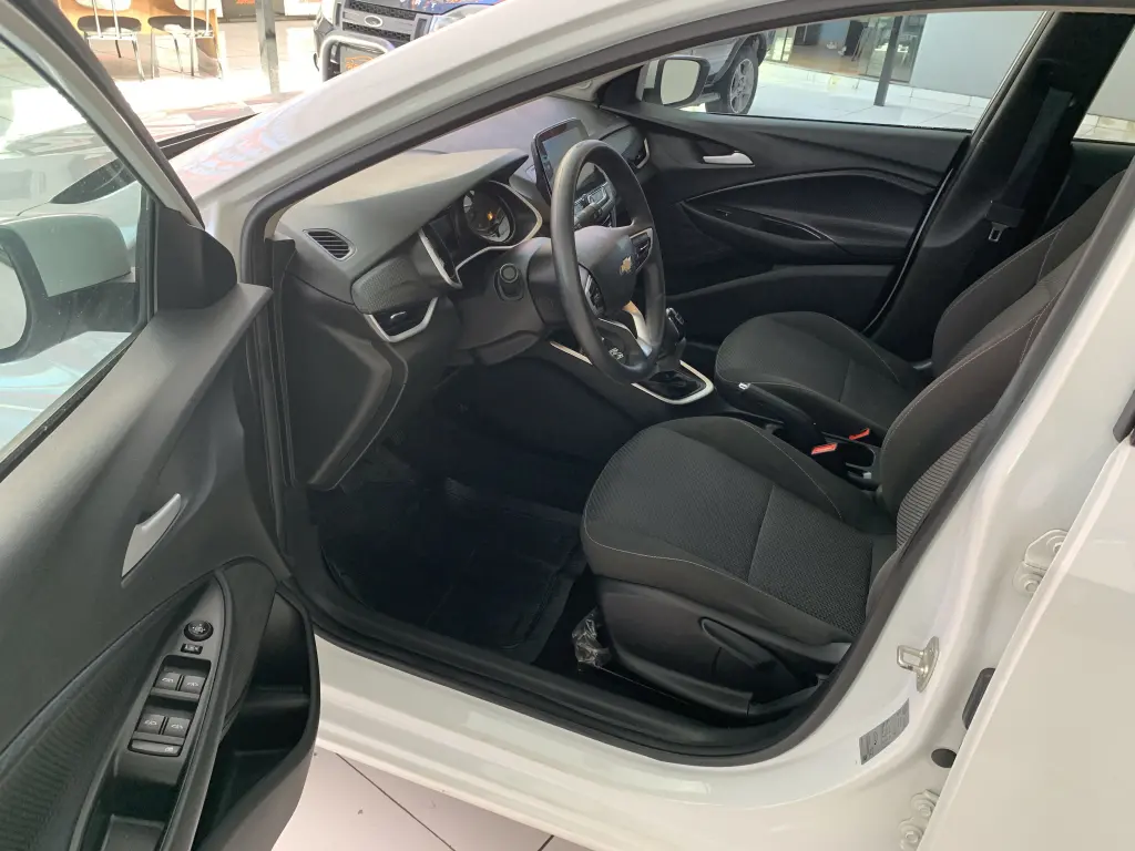 CHEVROLET Onix Hatch - Foto