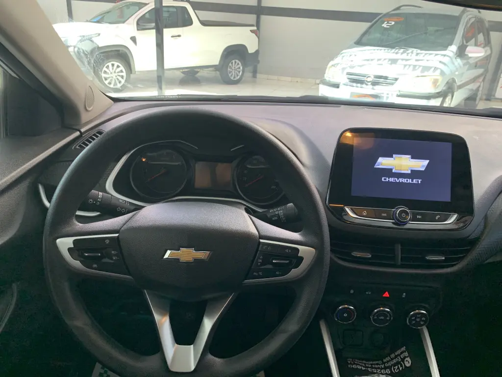 CHEVROLET Onix Hatch - Foto
