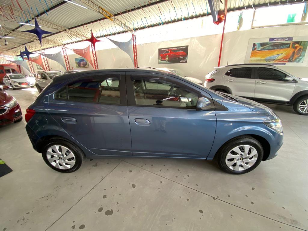 CHEVROLET Onix Hatch - Foto