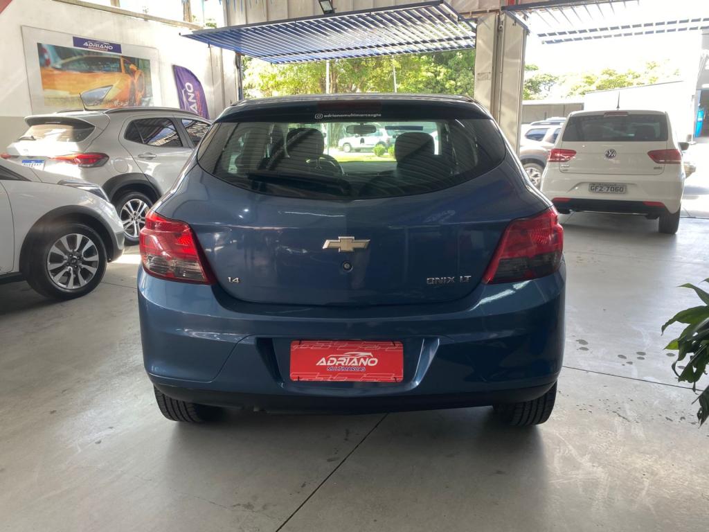 CHEVROLET Onix Hatch - Foto