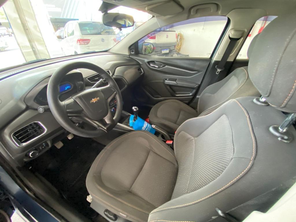 CHEVROLET Onix Hatch - Foto