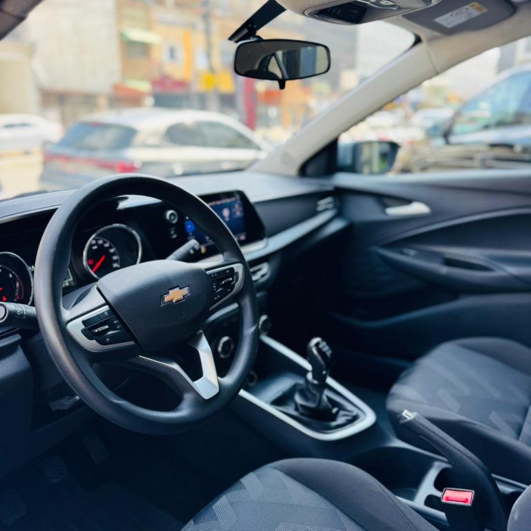 CHEVROLET Onix Hatch - Foto
