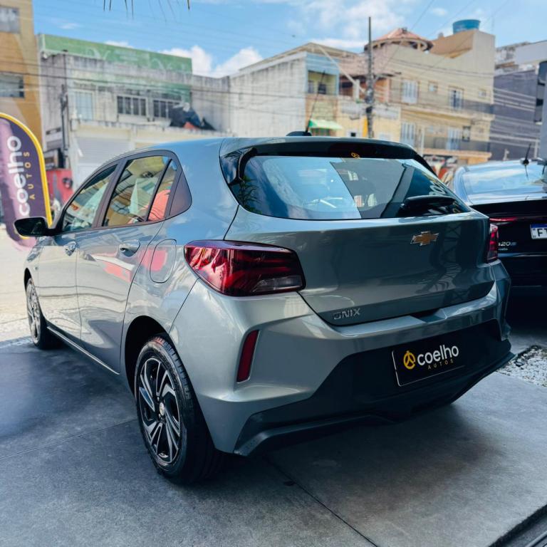CHEVROLET Onix Hatch - Foto
