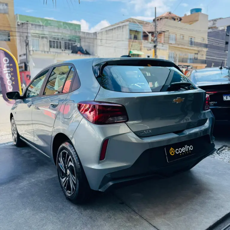 CHEVROLET Onix Hatch - Foto