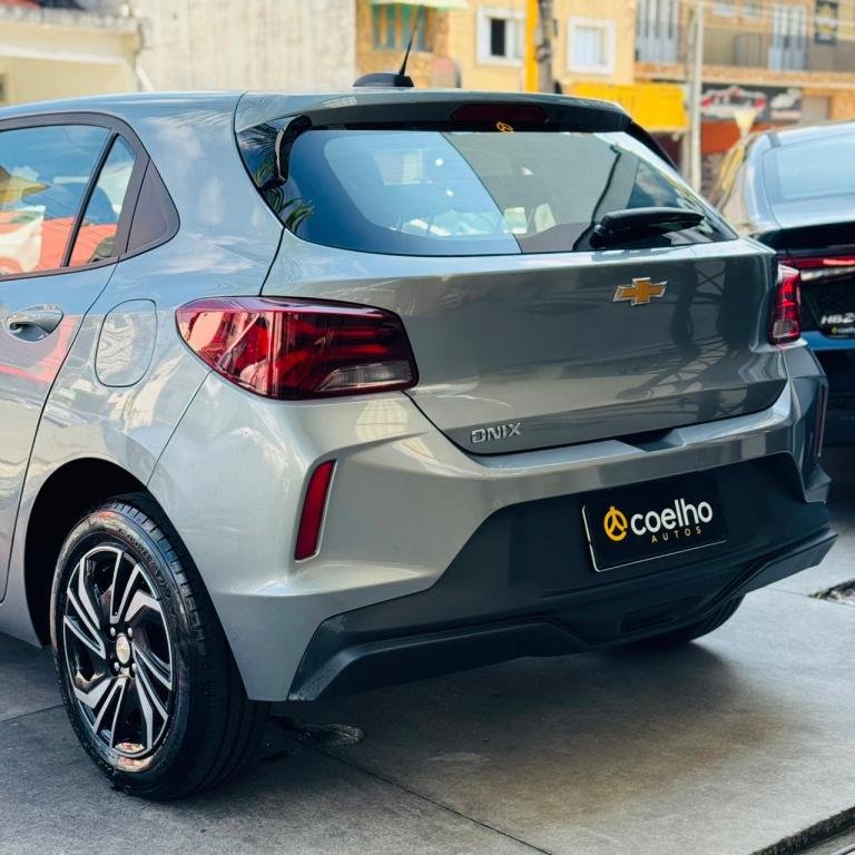 CHEVROLET Onix Hatch - Foto