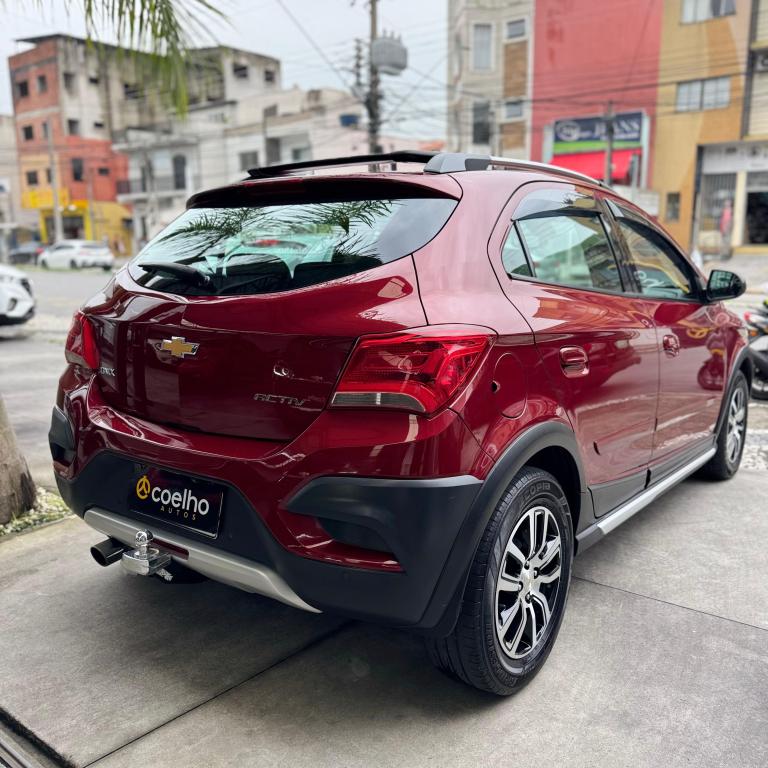 CHEVROLET Onix Hatch - Foto