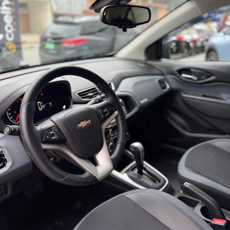 CHEVROLET Onix Hatch - Foto