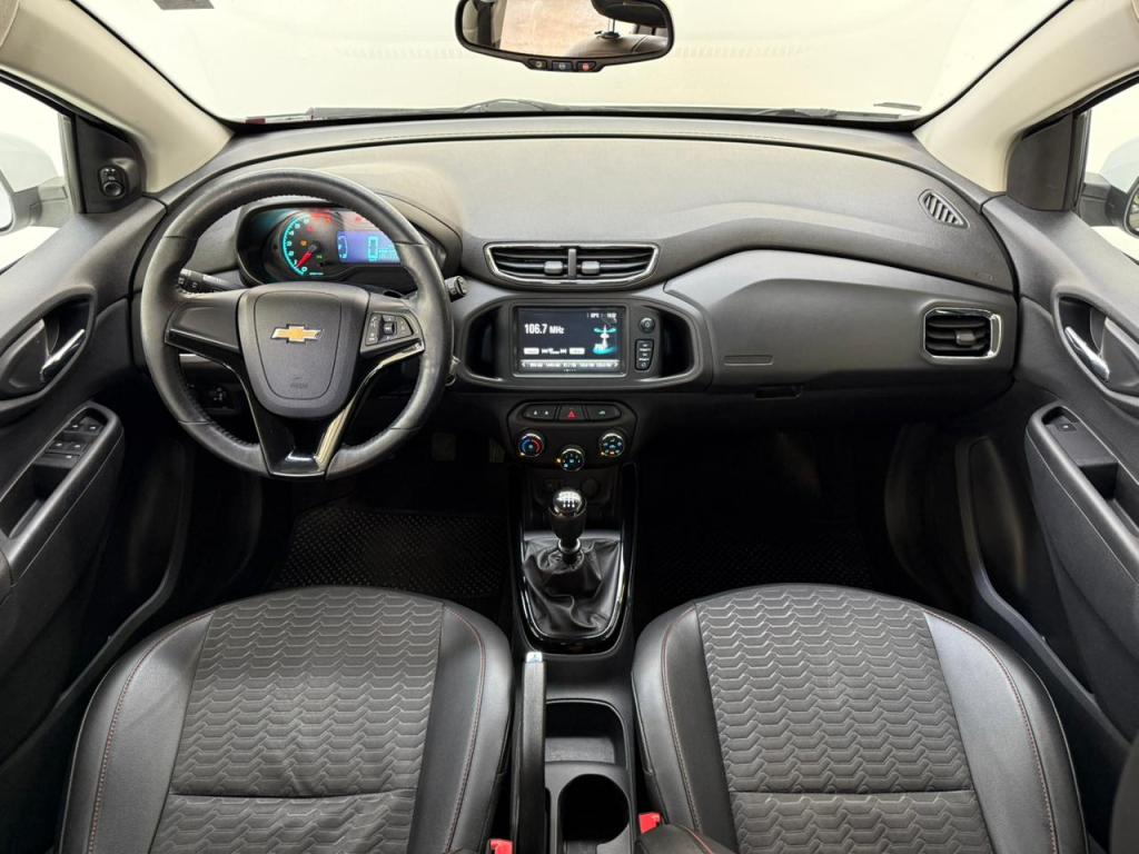 CHEVROLET Onix Hatch - Foto