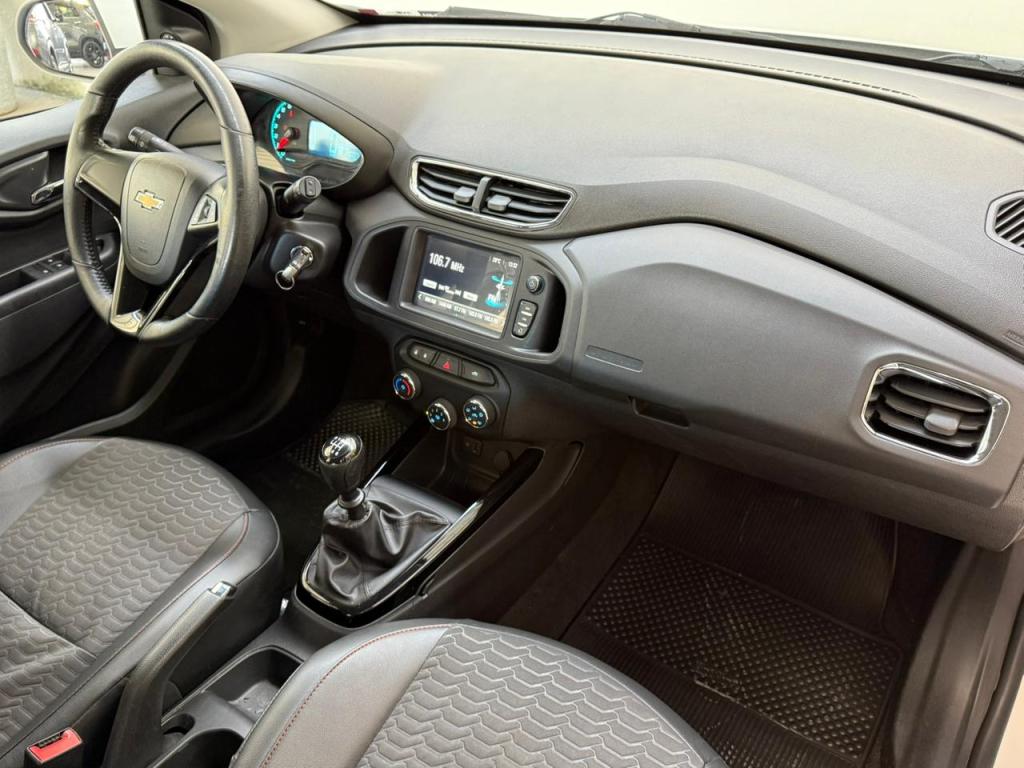 CHEVROLET Onix Hatch - Foto