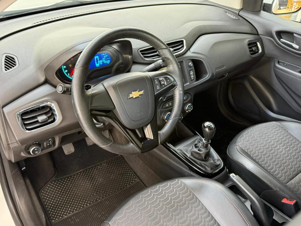 CHEVROLET Onix Hatch - Foto
