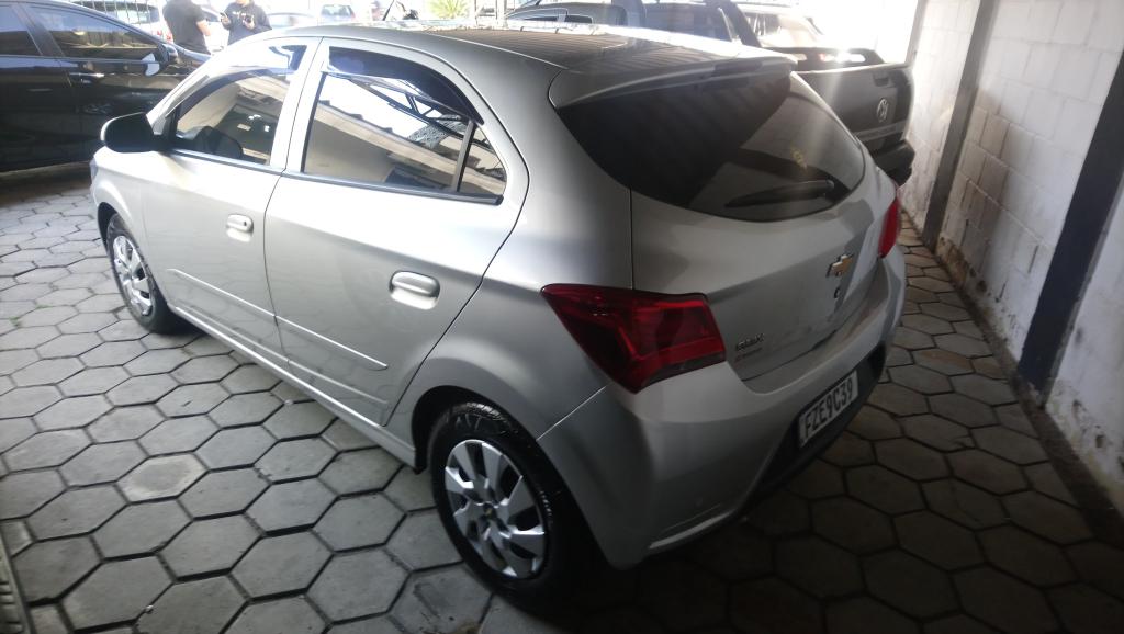 CHEVROLET Onix Hatch - Foto