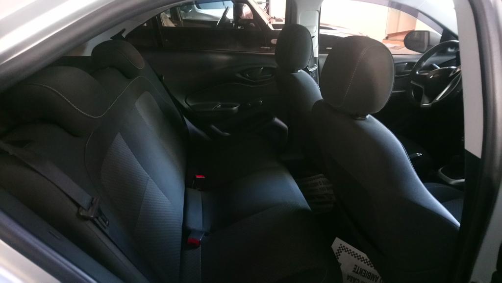 CHEVROLET Onix Hatch - Foto