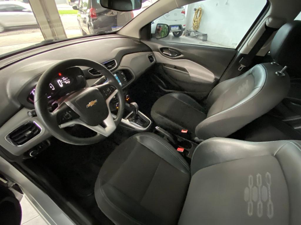 CHEVROLET Onix Hatch - Foto