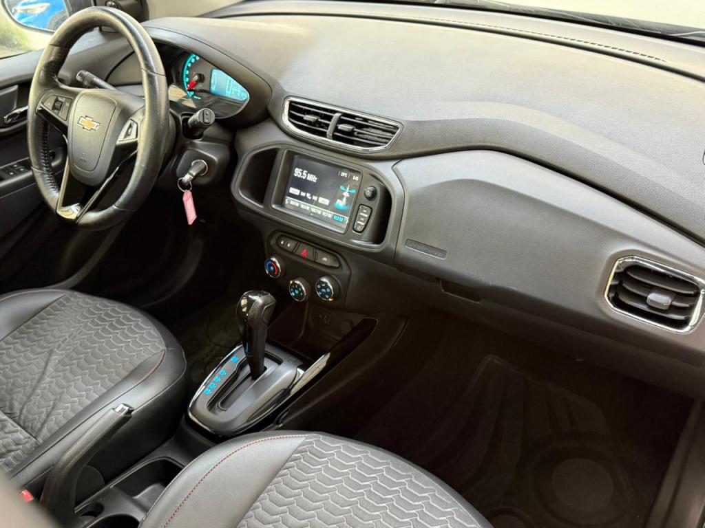 CHEVROLET Onix Hatch - Foto
