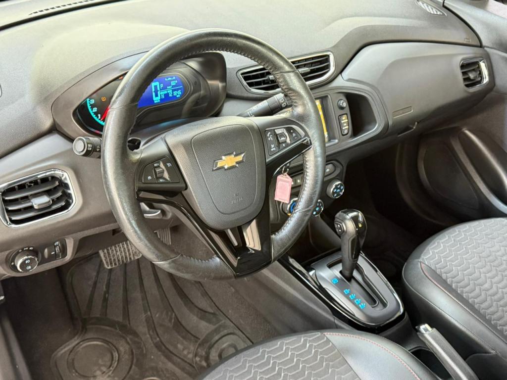 CHEVROLET Onix Hatch - Foto
