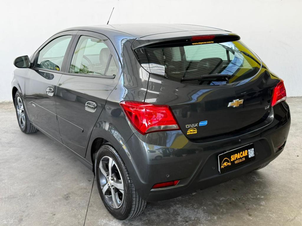 CHEVROLET Onix Hatch - Foto