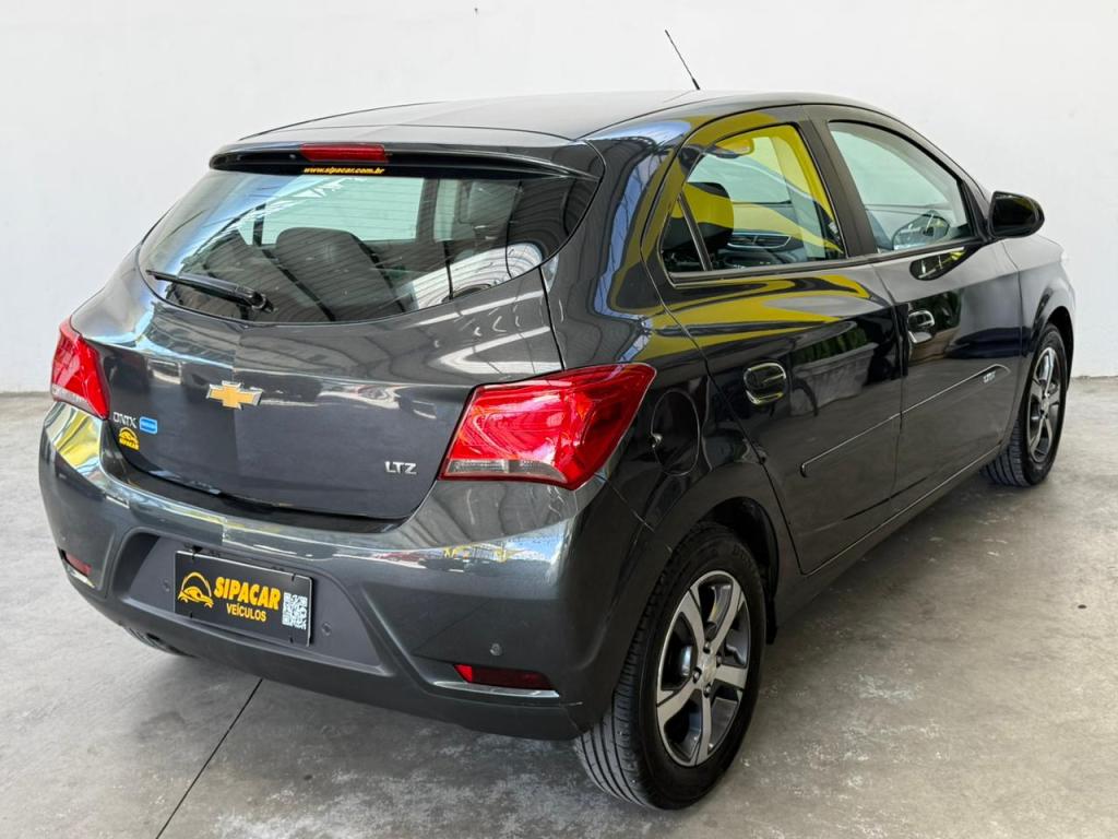 CHEVROLET Onix Hatch - Foto