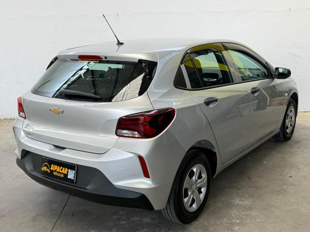 CHEVROLET Onix Hatch - Foto