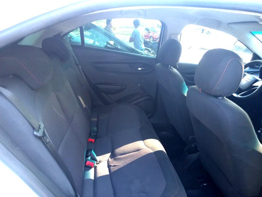 CHEVROLET Onix Hatch - Foto