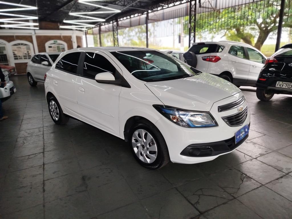 CHEVROLET Onix Hatch - Foto