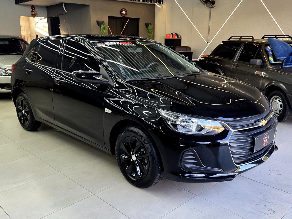 CHEVROLET Onix Hatch - Foto