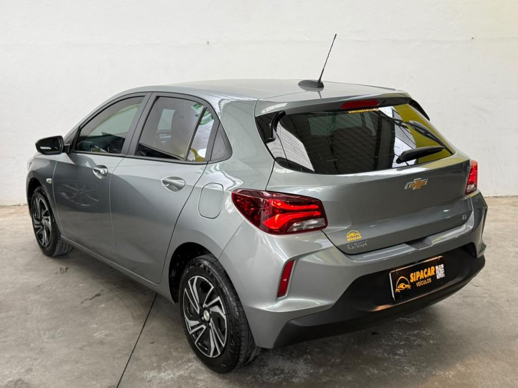 CHEVROLET Onix Hatch - Foto