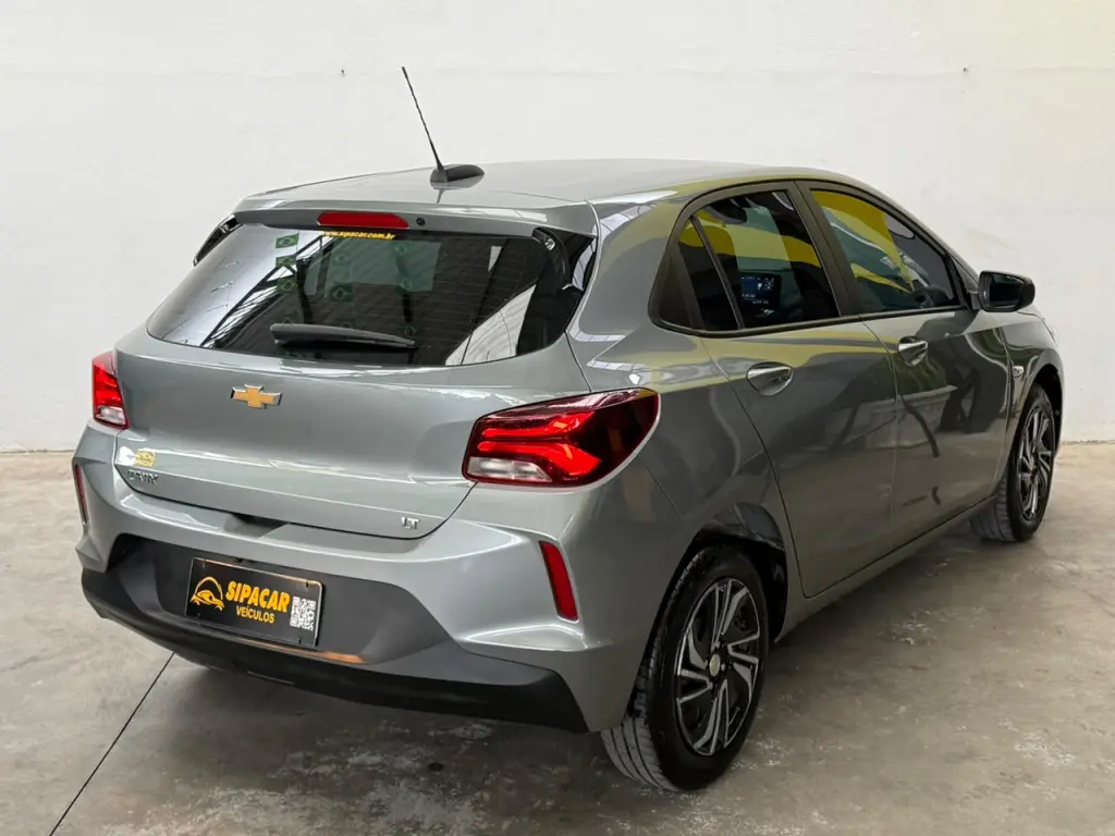 CHEVROLET Onix Hatch - Foto