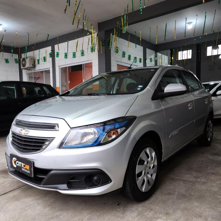 CHEVROLET Onix Hatch - Foto