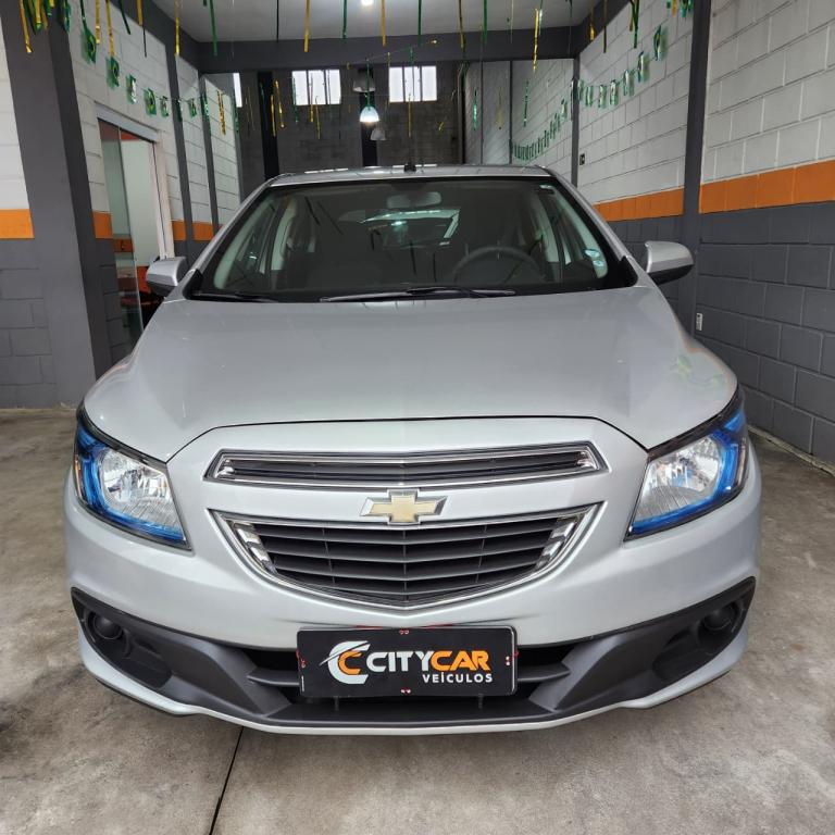 CHEVROLET Onix Hatch - Foto