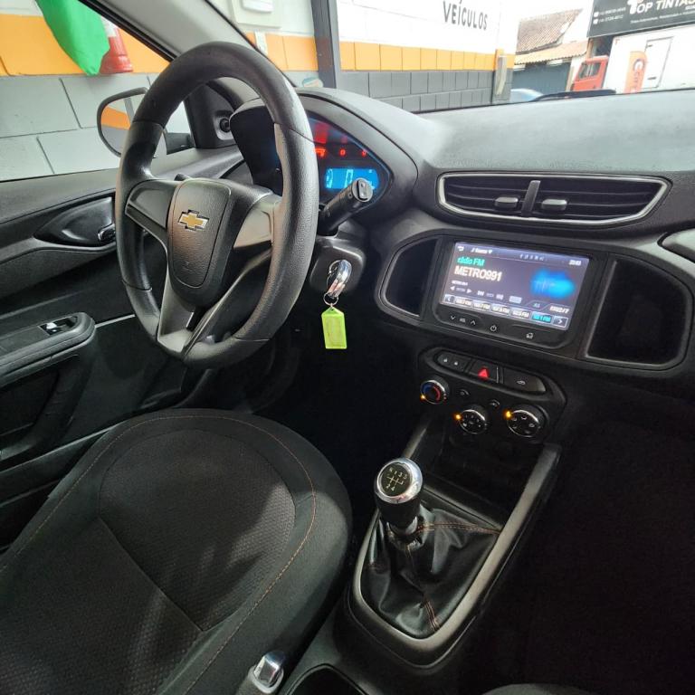 CHEVROLET Onix Hatch - Foto