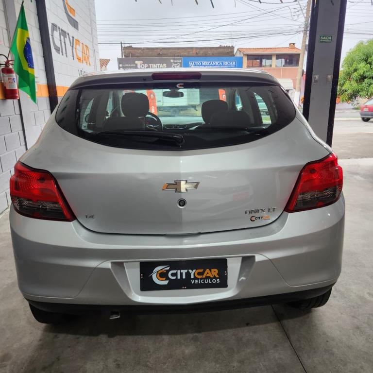 CHEVROLET Onix Hatch - Foto