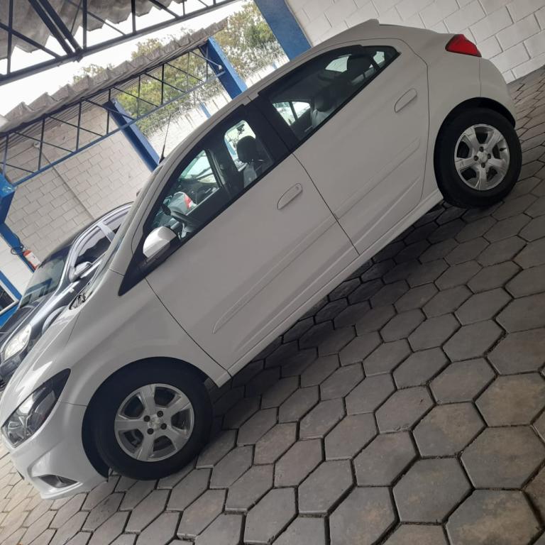 CHEVROLET Onix Hatch - Foto