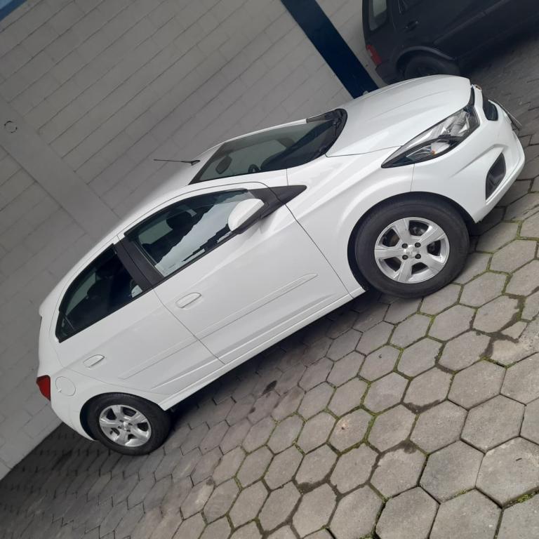 CHEVROLET Onix Hatch - Foto