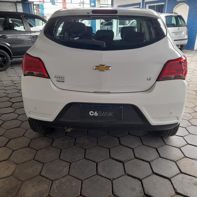 CHEVROLET Onix Hatch - Foto