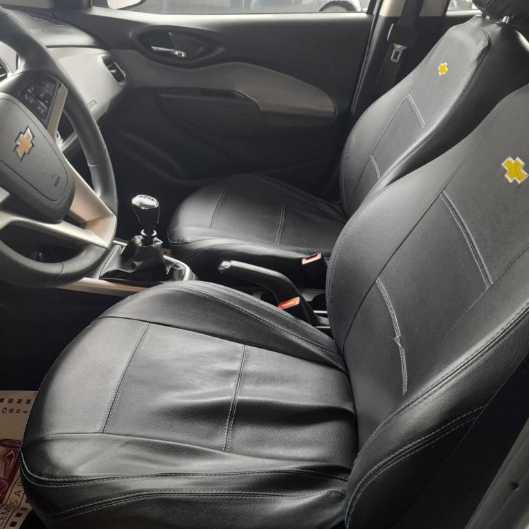 CHEVROLET Onix Hatch - Foto